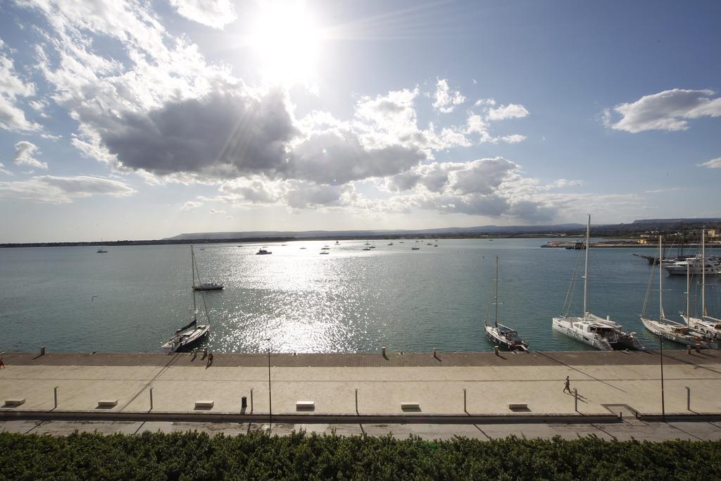 Ortigia Camere Con Vista Da Giulio B&B Syracuse Exterior foto
