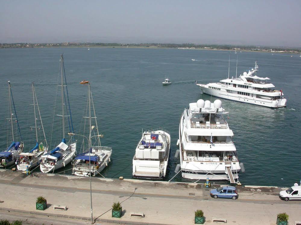 Ortigia Camere Con Vista Da Giulio B&B Syracuse Exterior foto