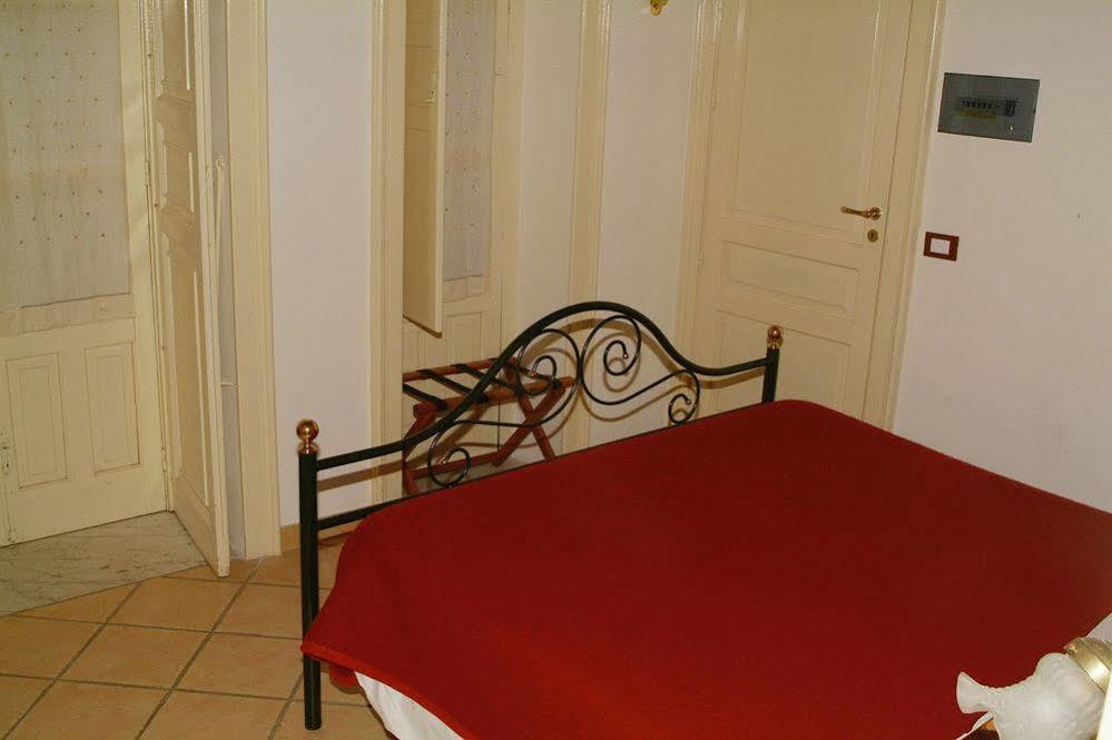 Ortigia Camere Con Vista Da Giulio B&B Syracuse Exterior foto